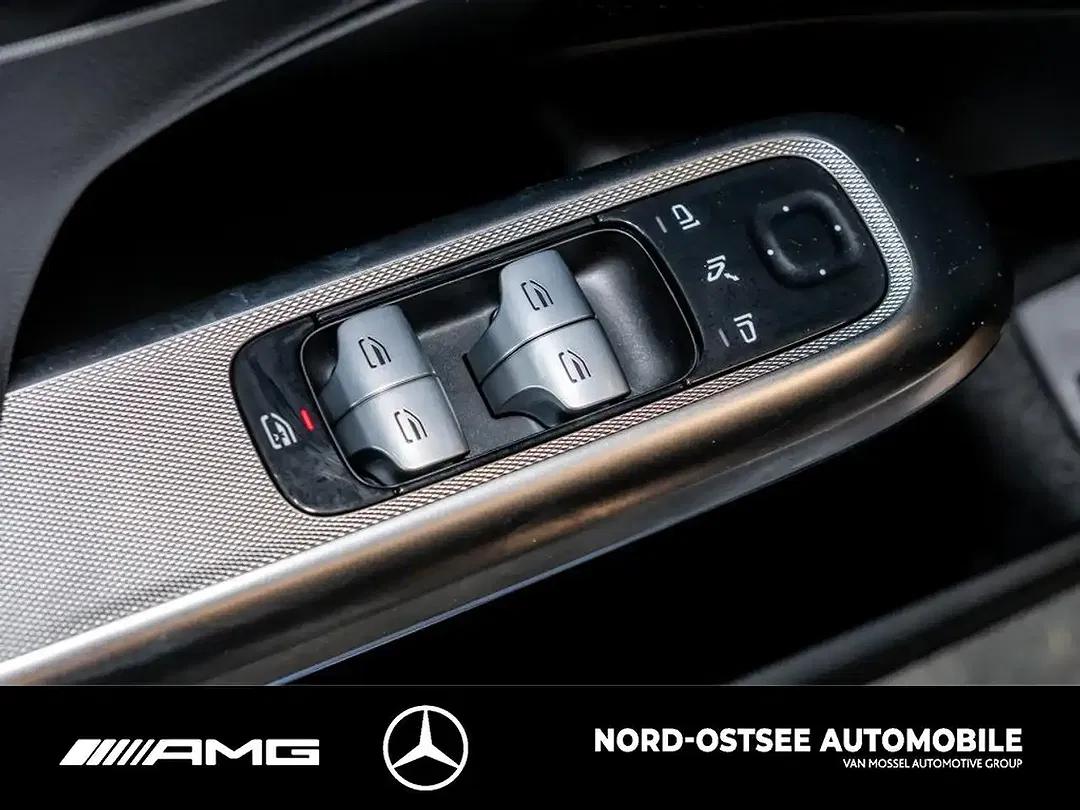 Mercedes-Benz E 220 - Thumbnail 13