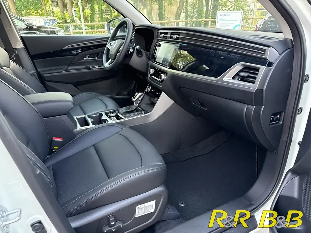 KGM Korando - Thumbnail 11