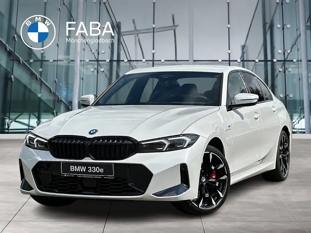 BMW 330 - Thumbnail 1