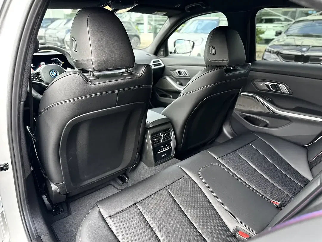 BMW 330 - Thumbnail 14