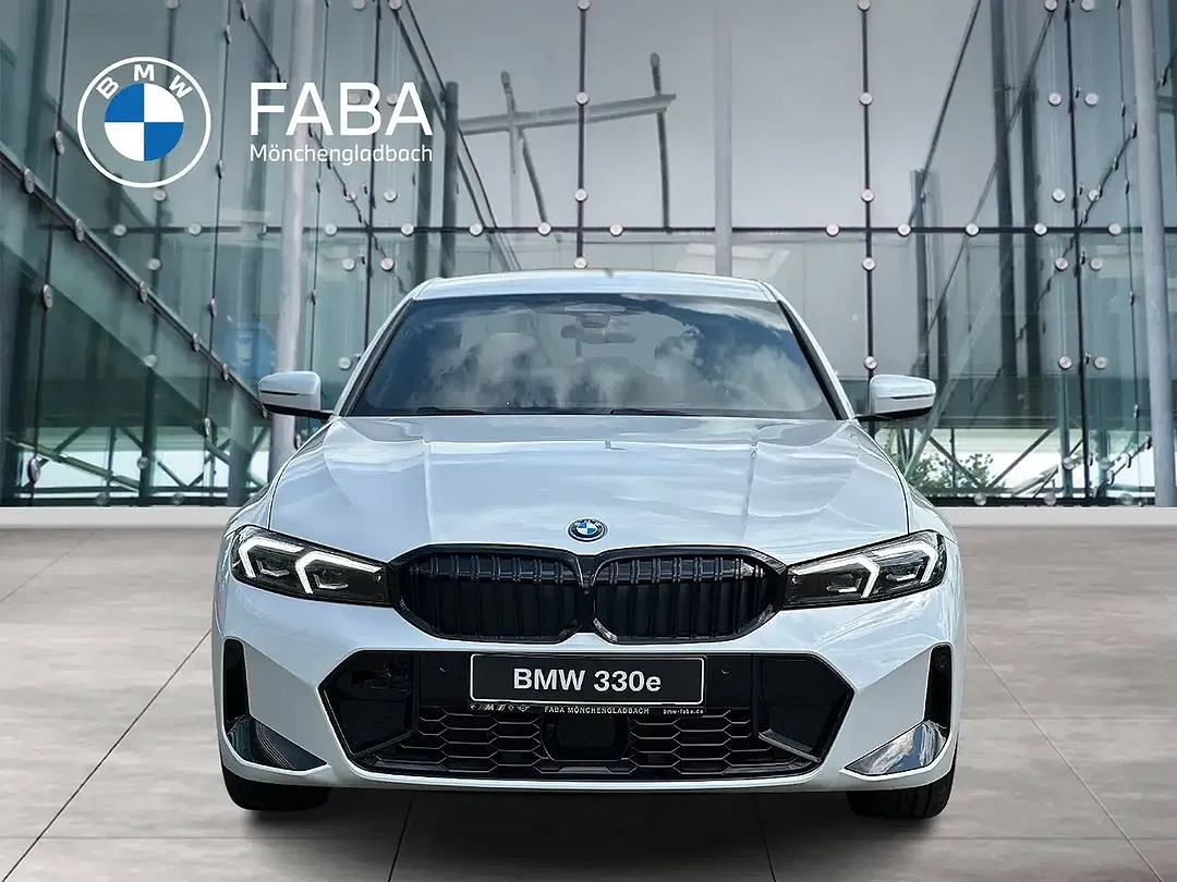 BMW 330 - Thumbnail 4