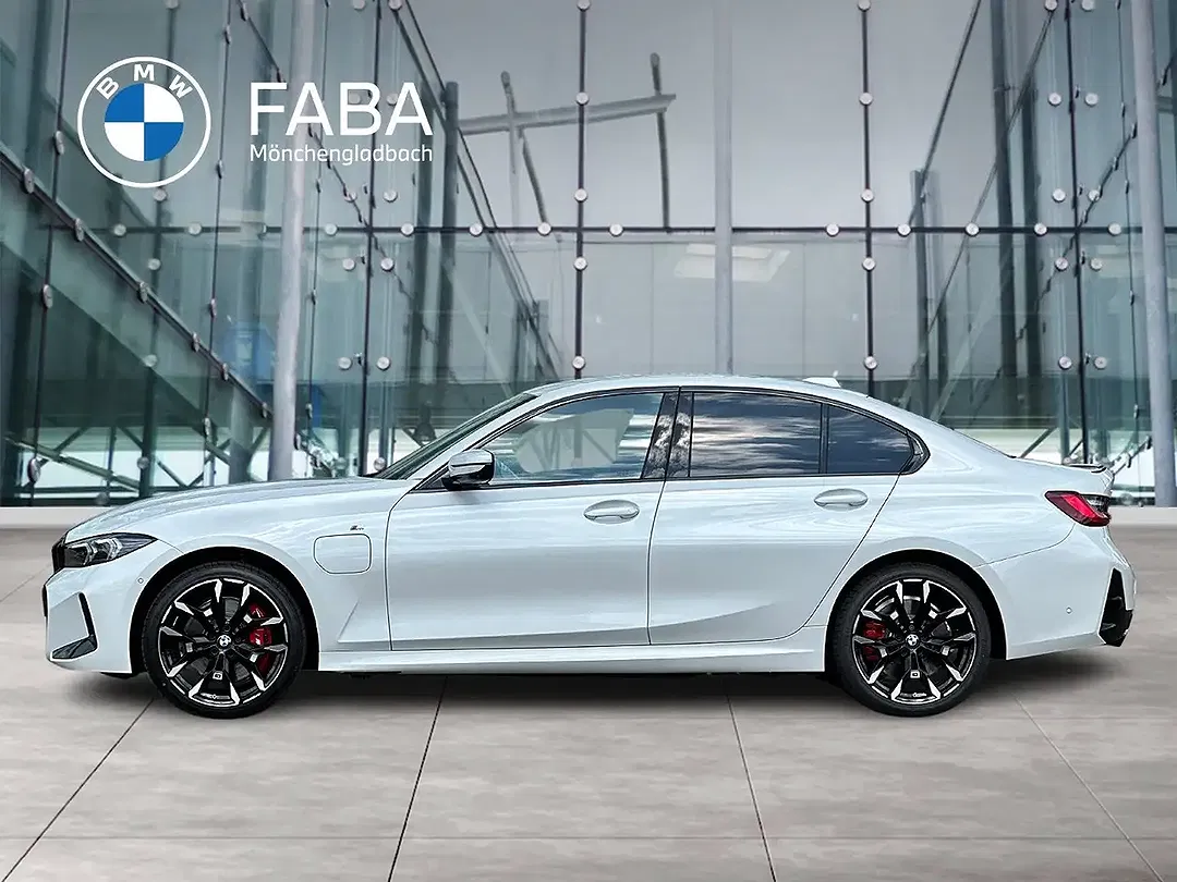 BMW 330 - Thumbnail 5