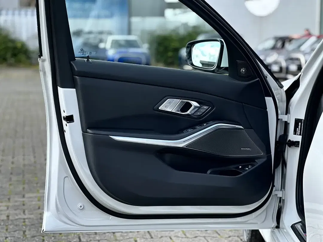 BMW 330 - Thumbnail 7