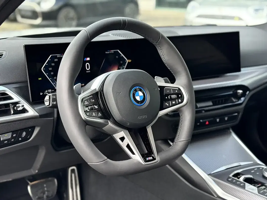 BMW 330 - Thumbnail 8