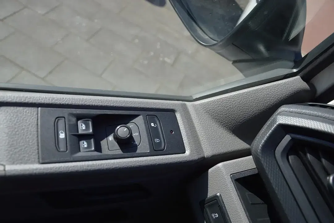 Volkswagen Transporter - Thumbnail 13
