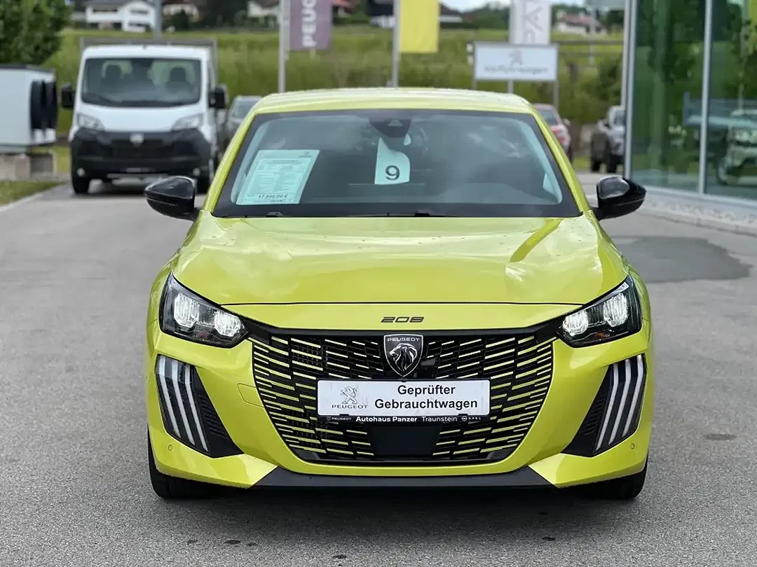 Peugeot 208 - Thumbnail 2