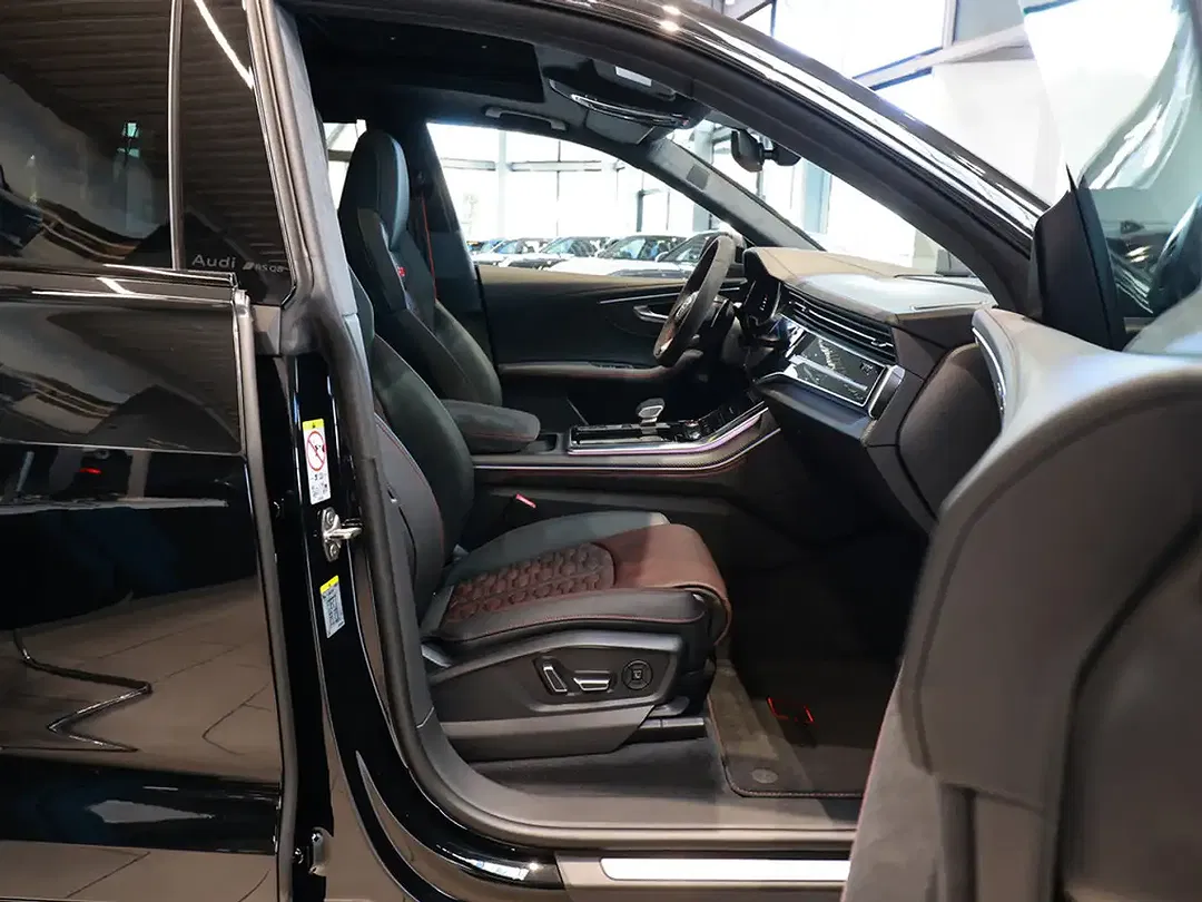 Audi RS Q8 - Thumbnail 2