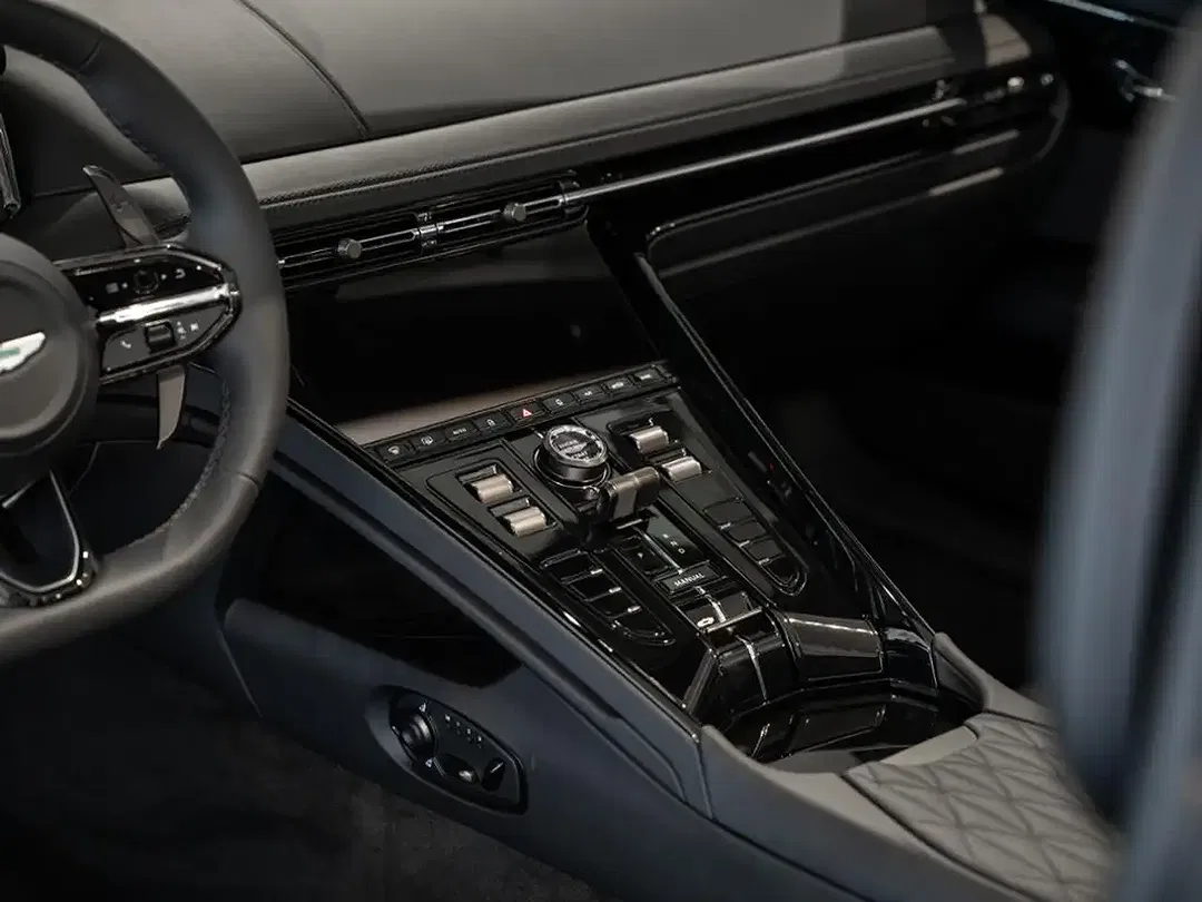 Aston Martin DB12 - Thumbnail 10