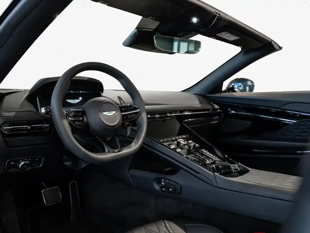 Aston Martin DB12 - Thumbnail 3