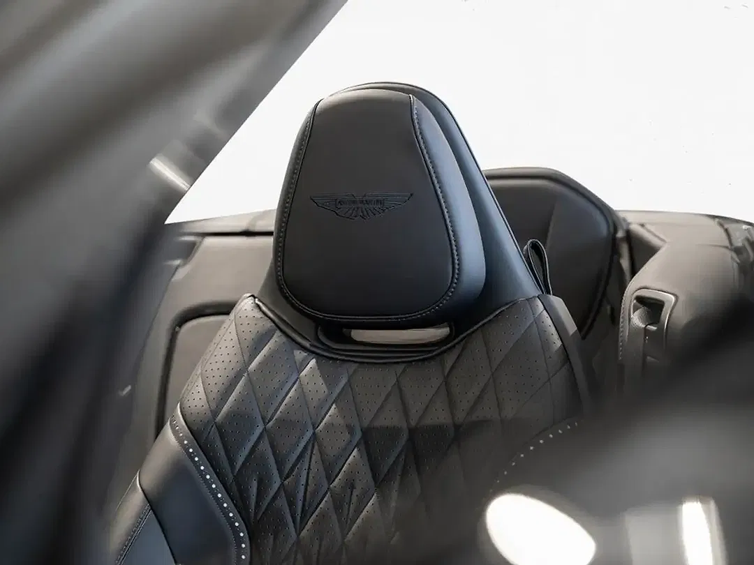 Aston Martin DB12 - Thumbnail 5