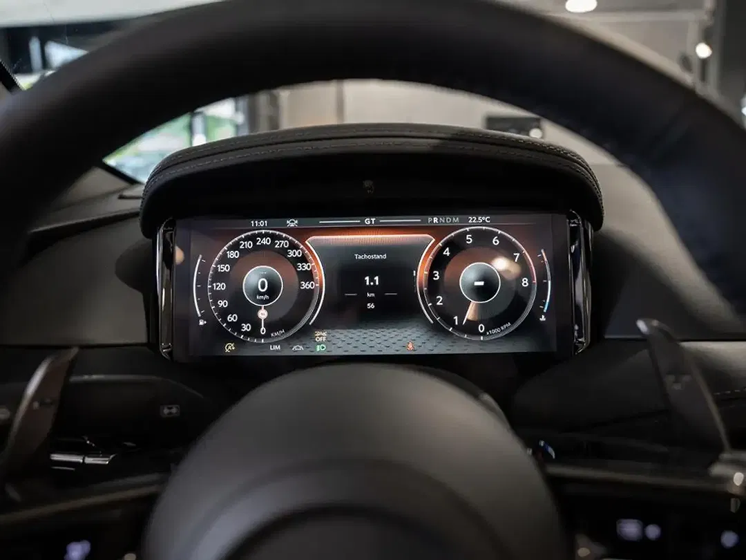 Aston Martin DB12 - Thumbnail 6