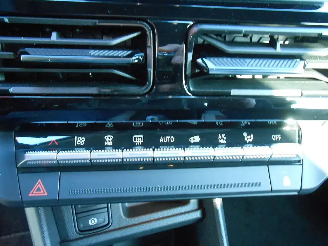Nissan Micra - Thumbnail 11