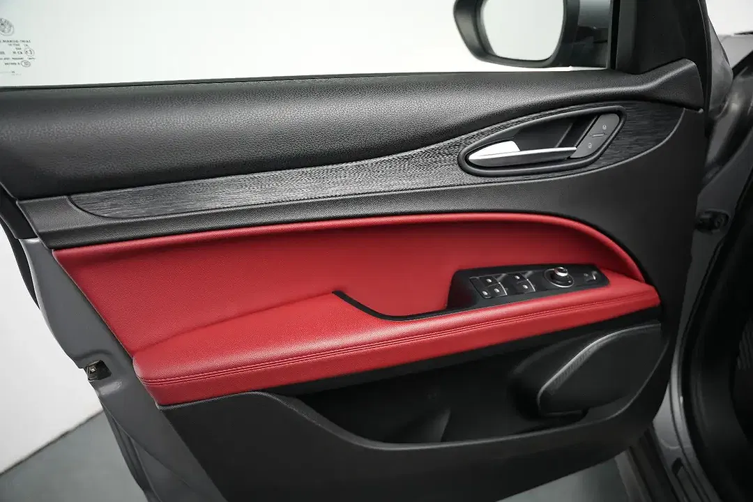 Alfa Romeo Stelvio - Thumbnail 10