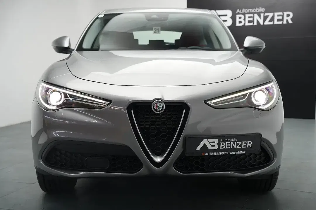 Alfa Romeo Stelvio - Thumbnail 2