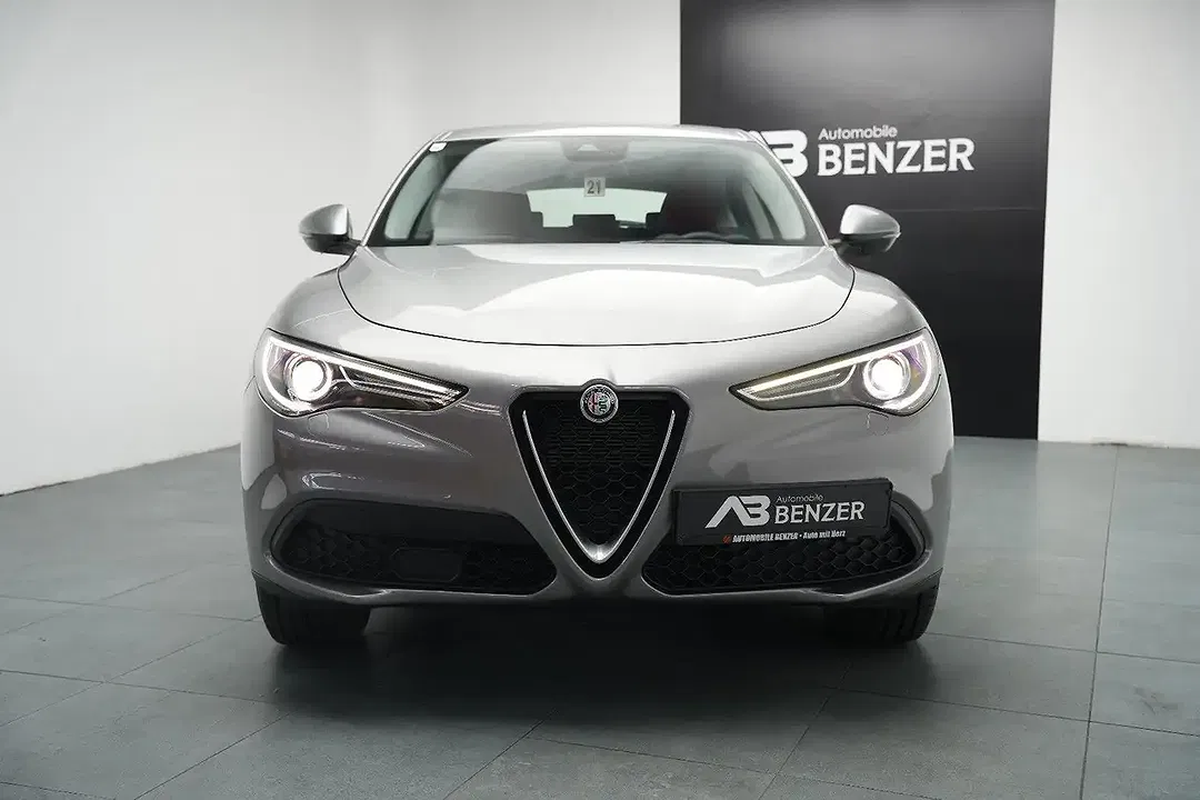 Alfa Romeo Stelvio - Thumbnail 3