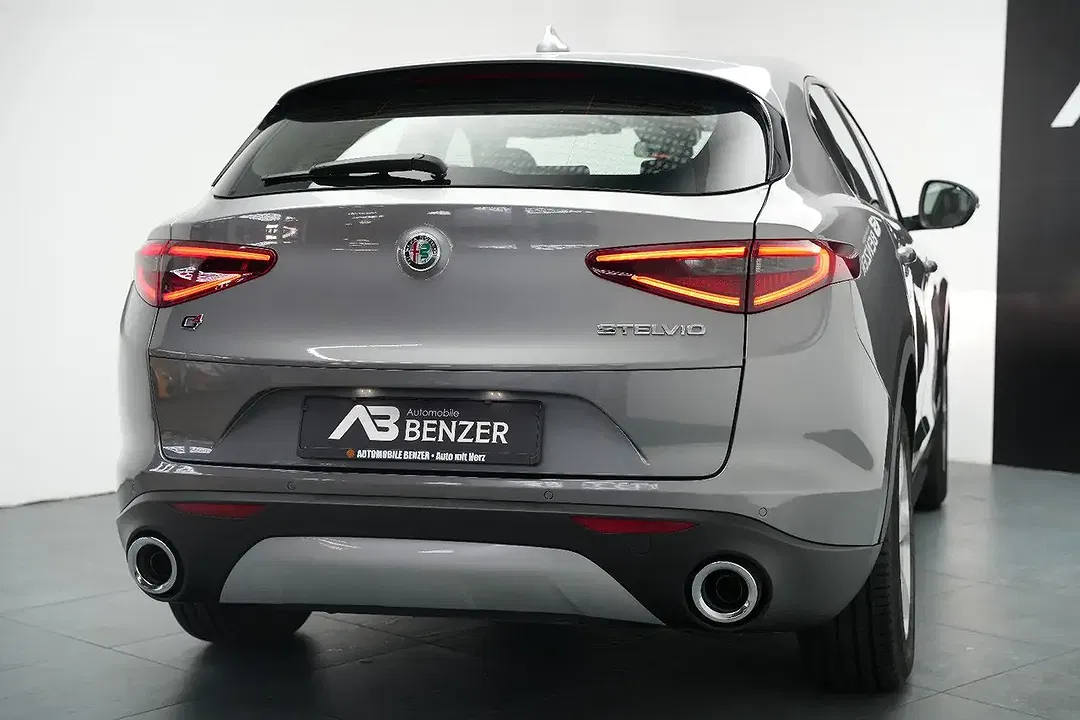Alfa Romeo Stelvio - Thumbnail 9