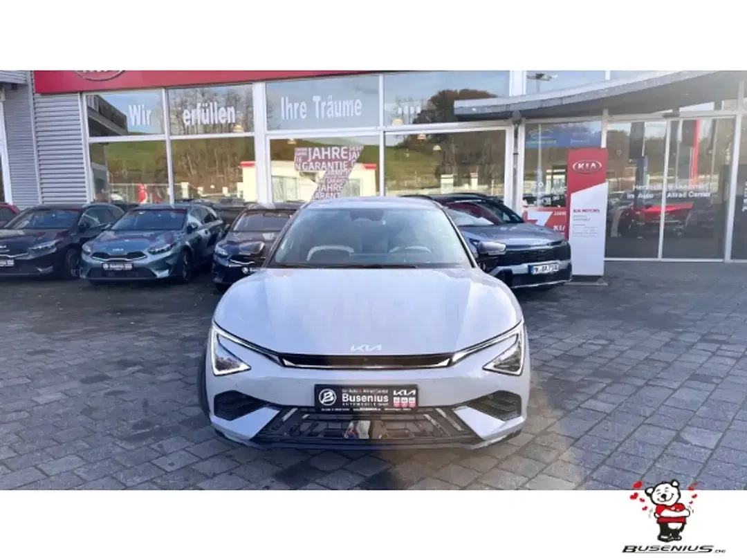 Kia EV6 - Thumbnail 2