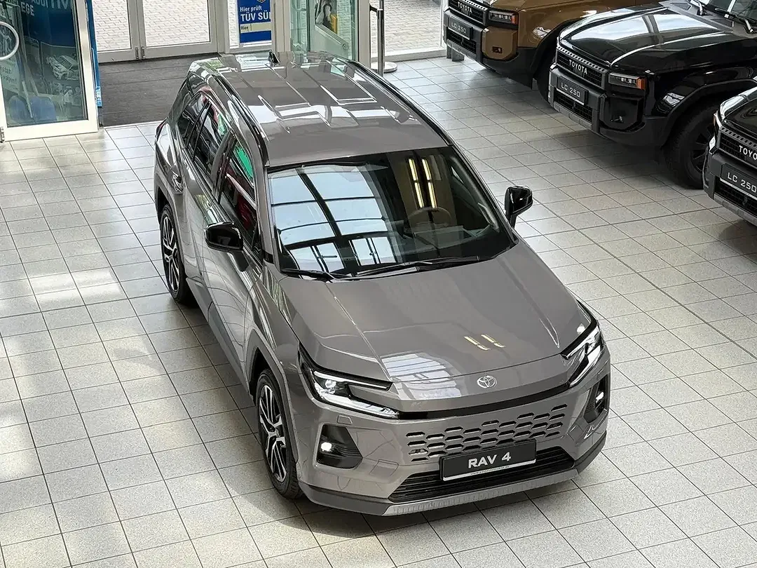 Toyota RAV 4 - Thumbnail 1