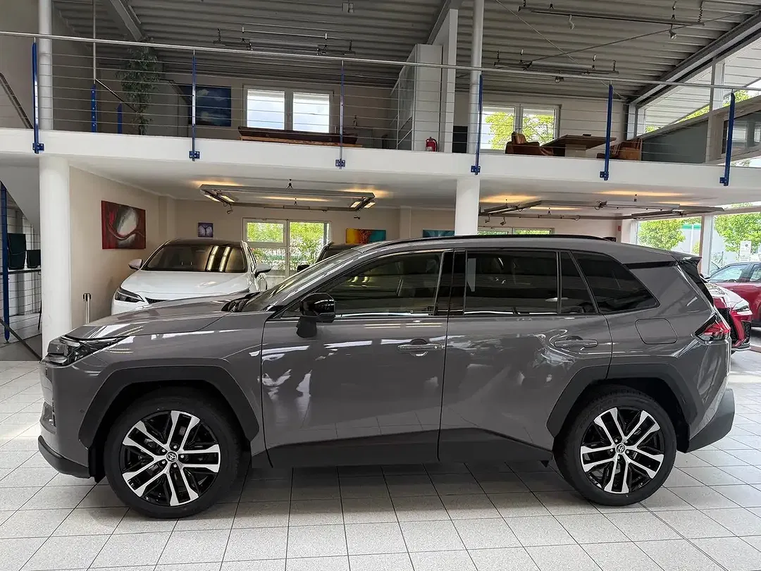 Toyota RAV 4 - Thumbnail 6