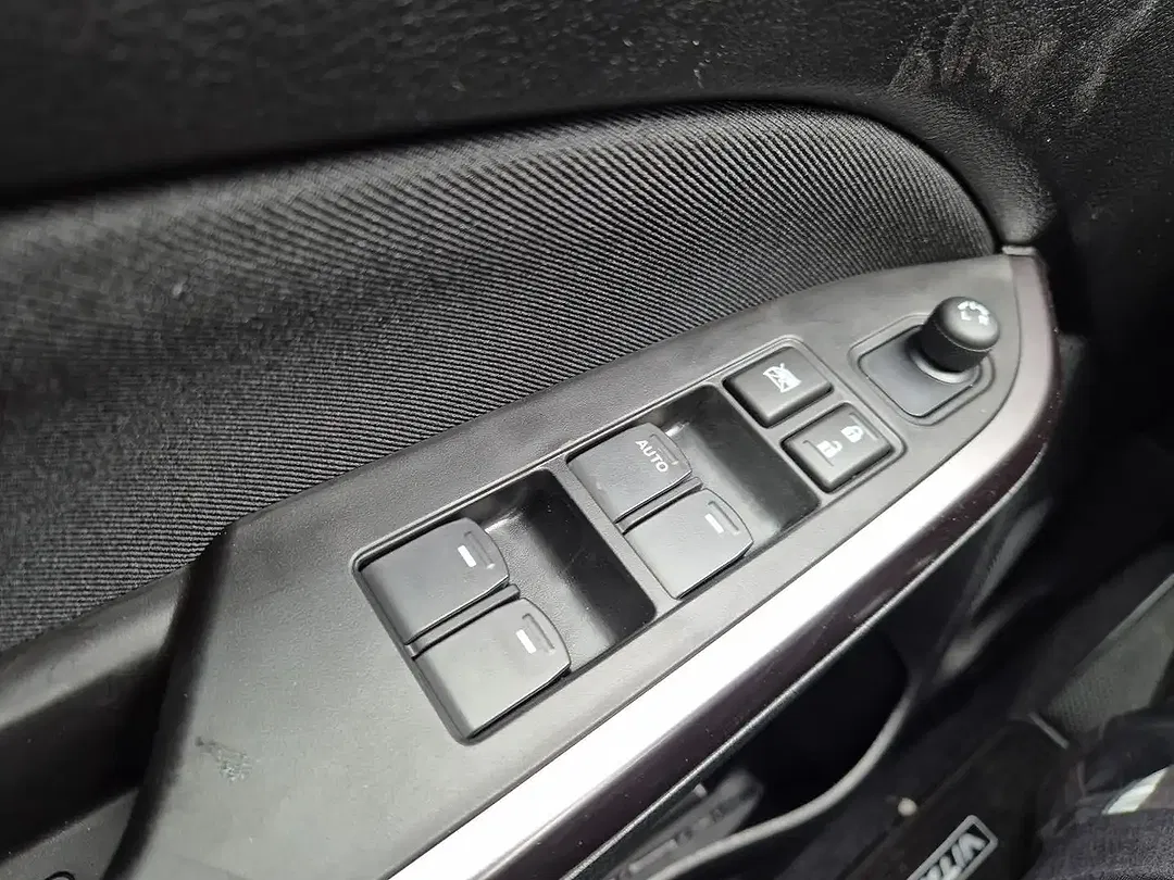 Suzuki Vitara - Thumbnail 13