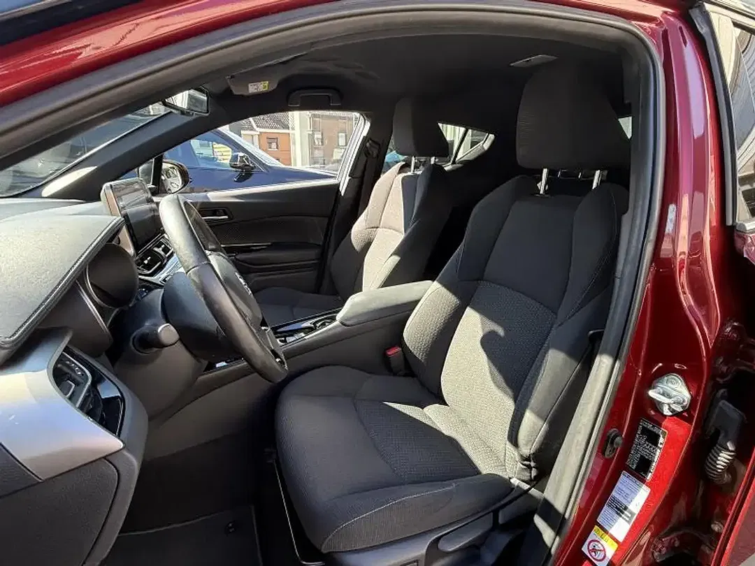 Toyota C-HR - Thumbnail 8
