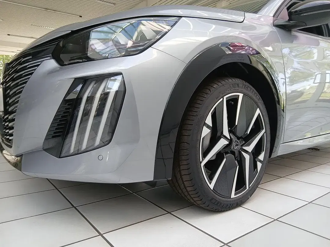 Peugeot 208 - Thumbnail 7