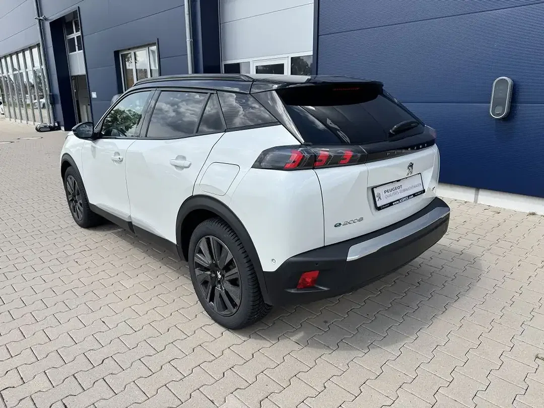 Peugeot 2008 - Thumbnail 3