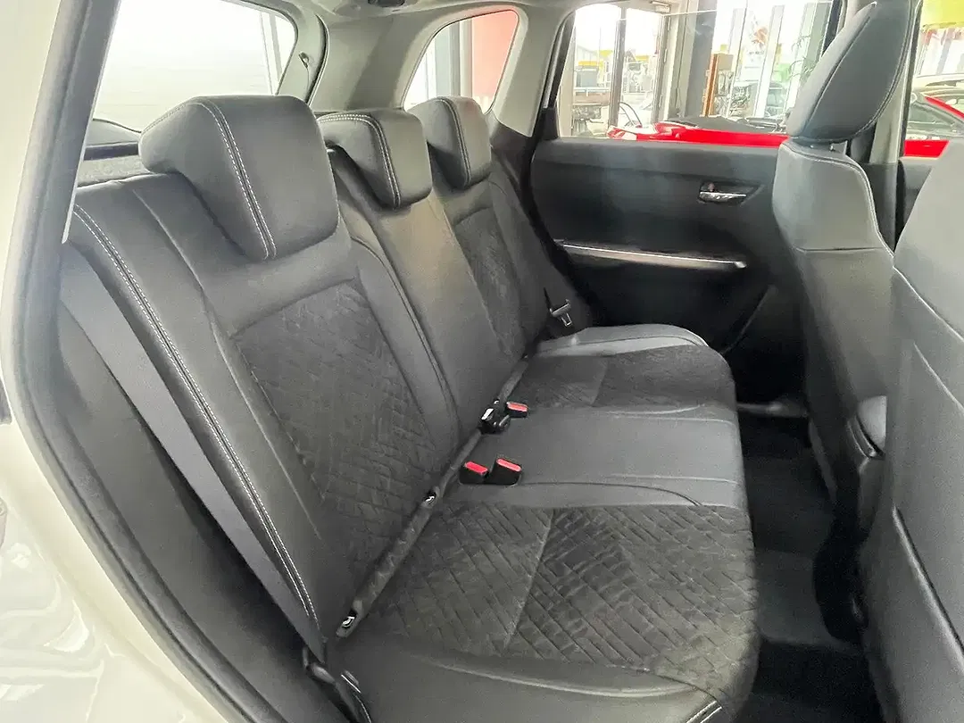 Suzuki Vitara - Thumbnail 14