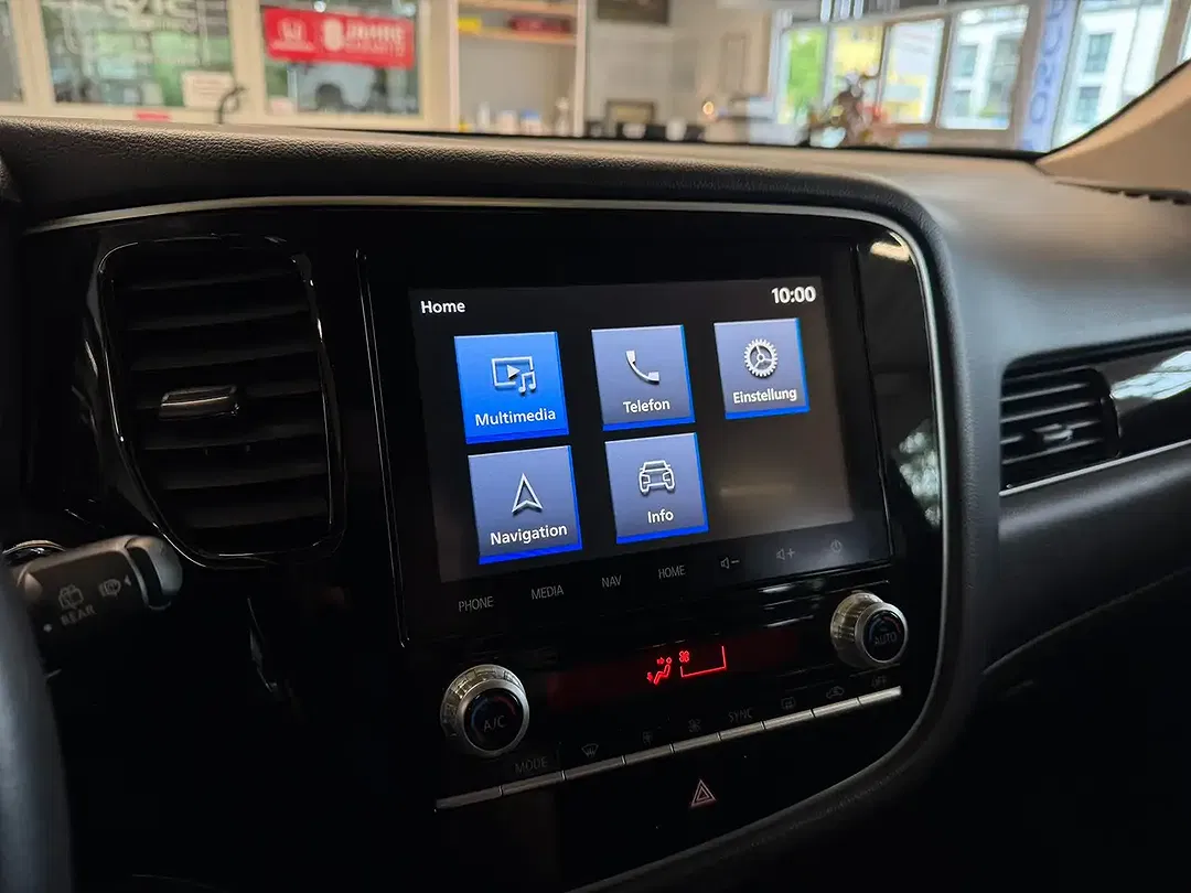 Mitsubishi Outlander - Thumbnail 14