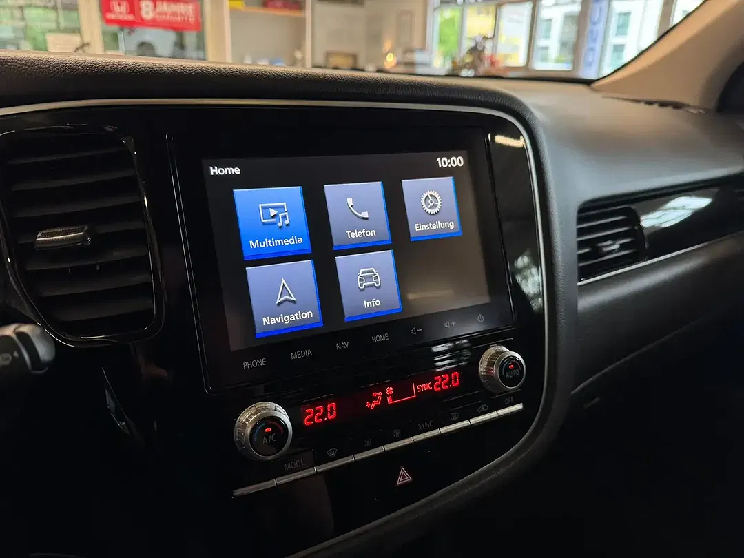 Mitsubishi Outlander - Thumbnail 15