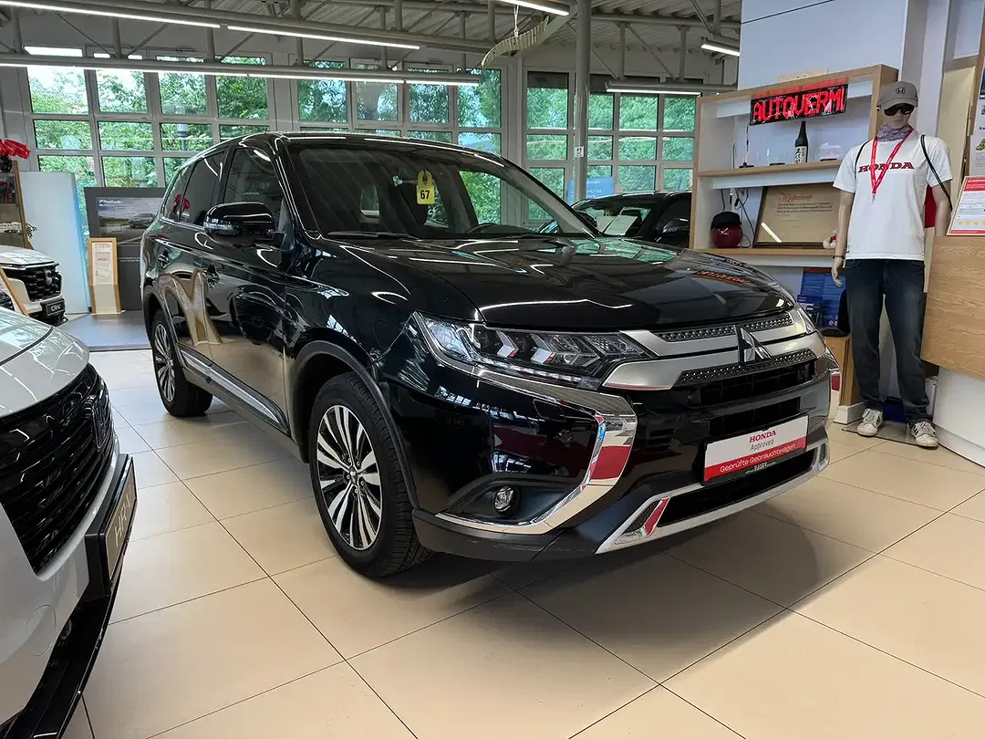 Mitsubishi Outlander - Thumbnail 2