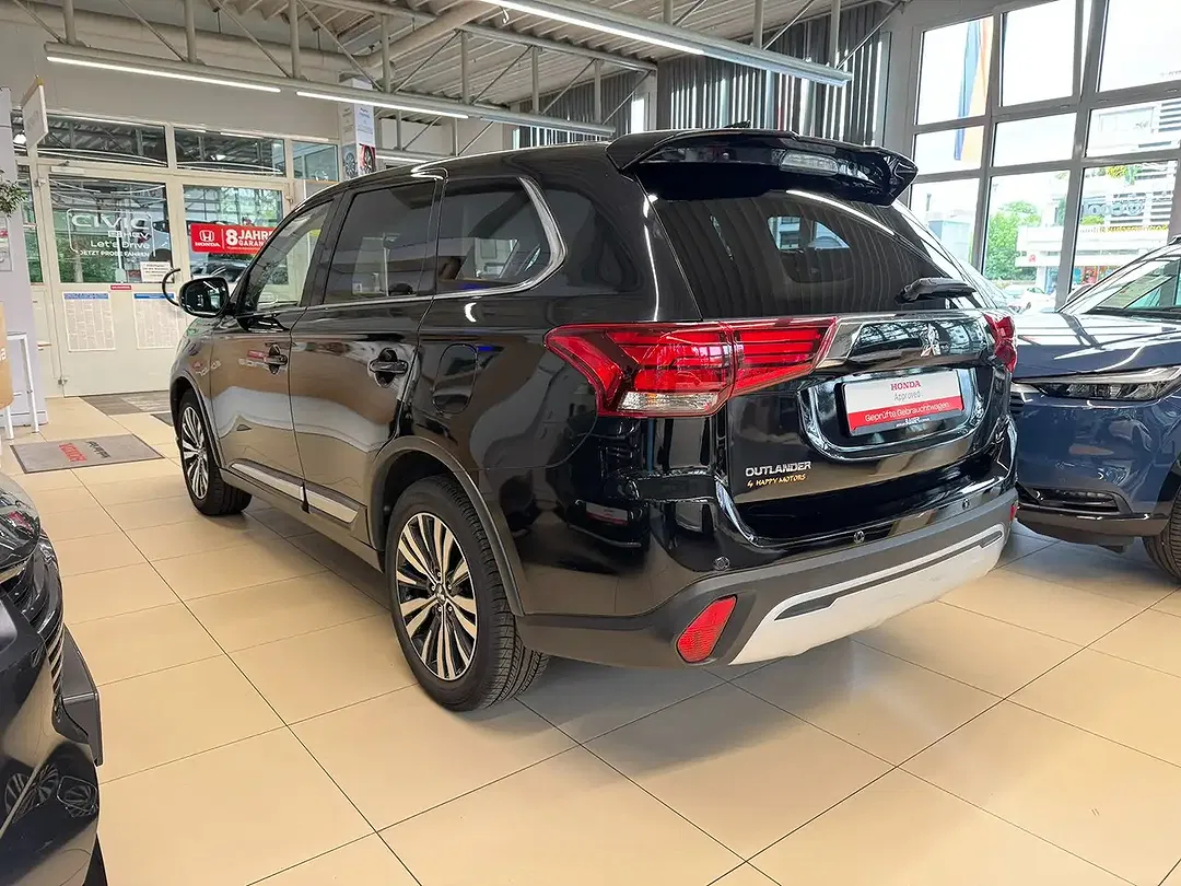 Mitsubishi Outlander - Thumbnail 4
