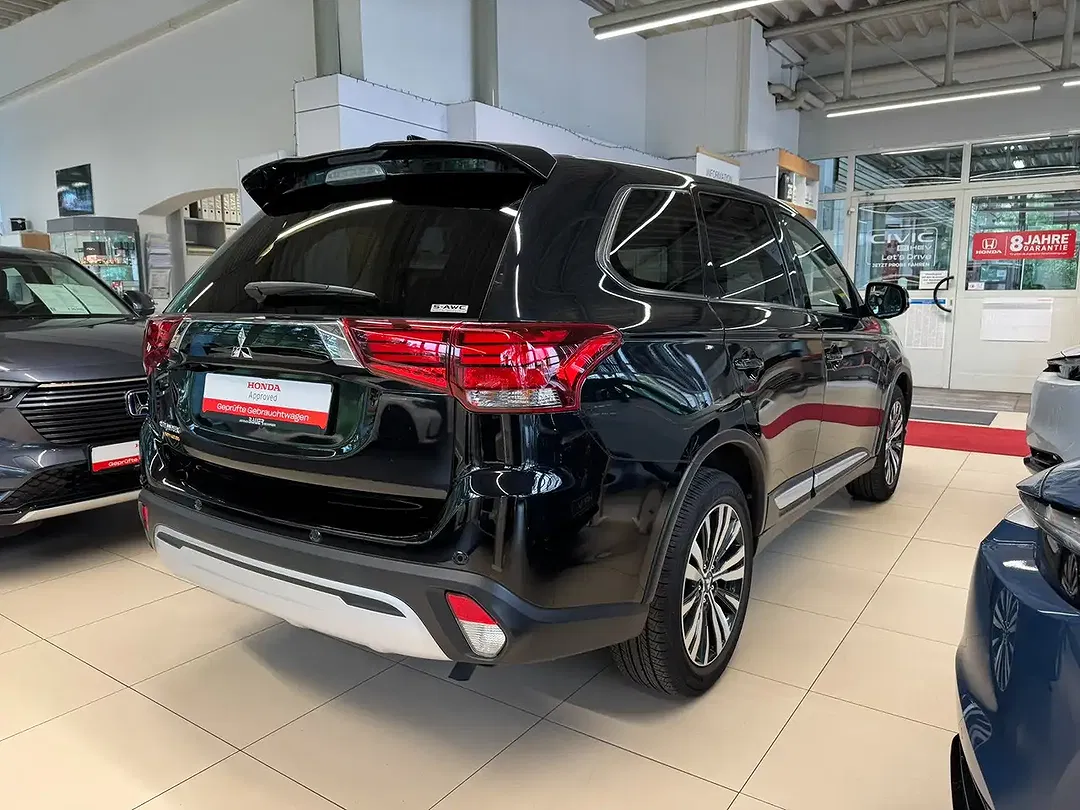 Mitsubishi Outlander - Thumbnail 6