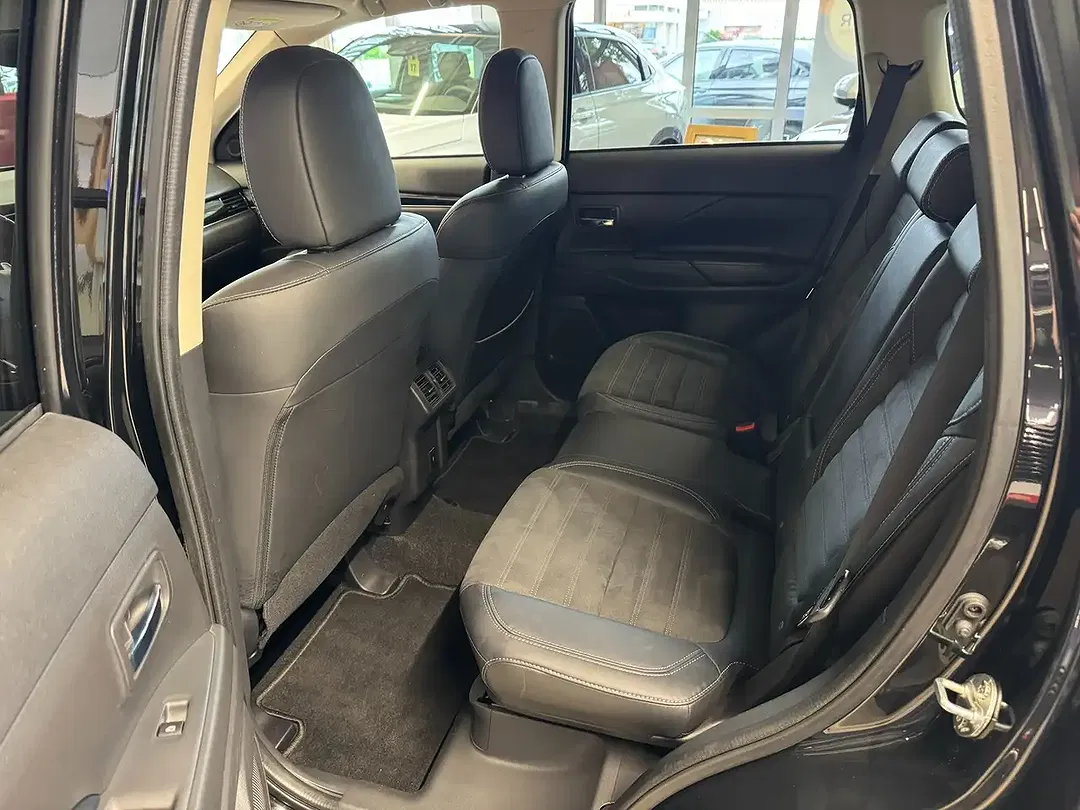 Mitsubishi Outlander - Thumbnail 9