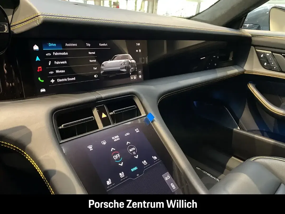 Porsche Taycan - Thumbnail 15
