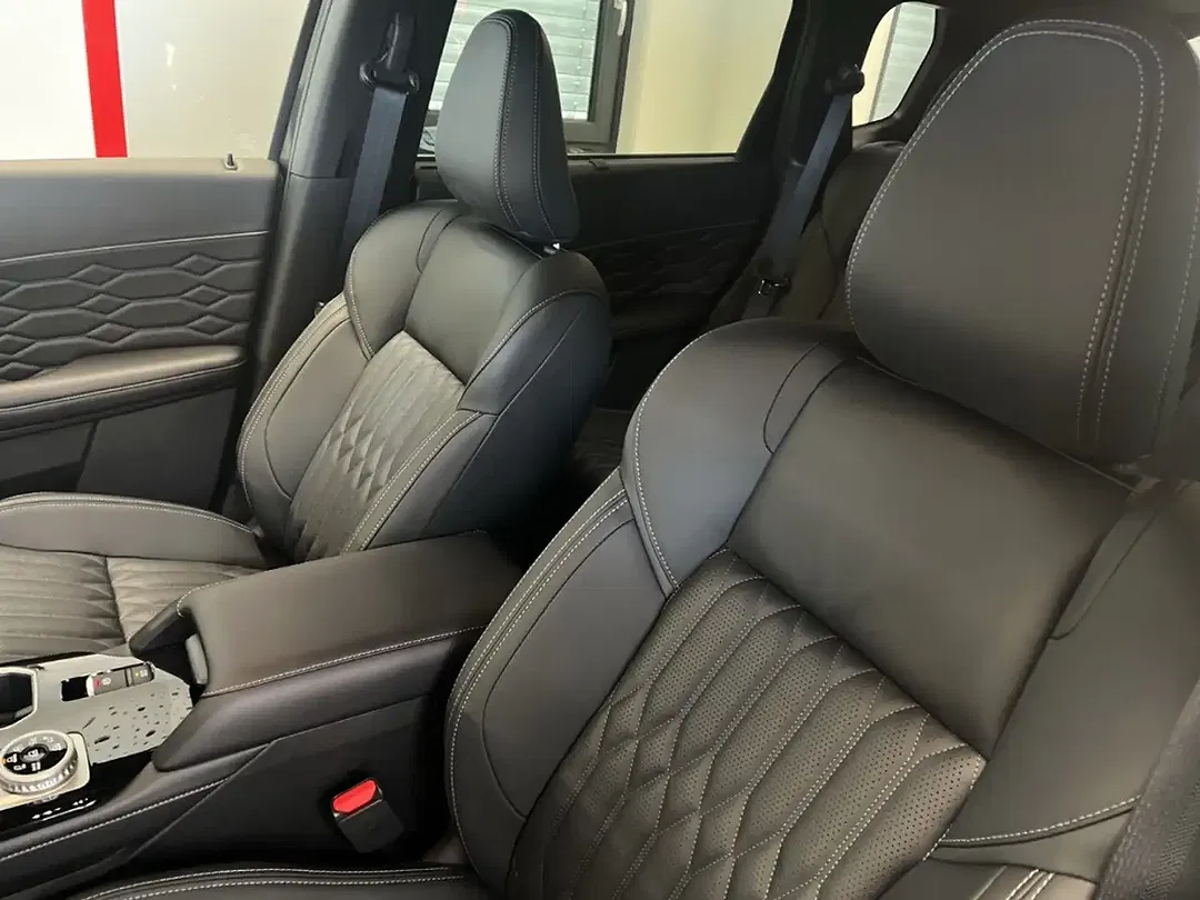 Mitsubishi Outlander - Thumbnail 11