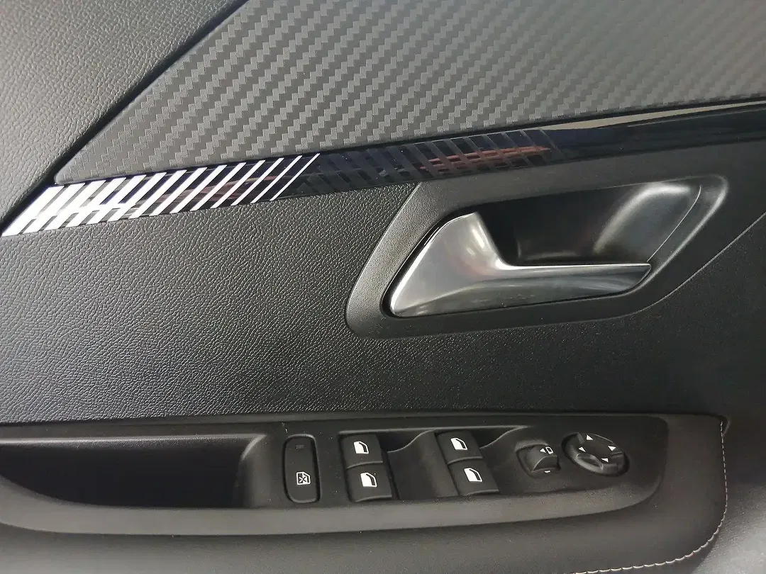 Peugeot 208 - Thumbnail 10
