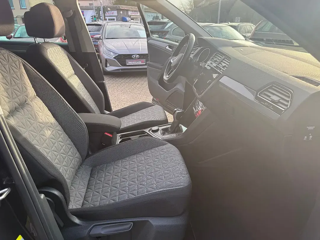 Volkswagen Tiguan - Thumbnail 10