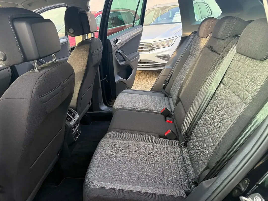 Volkswagen Tiguan - Thumbnail 12