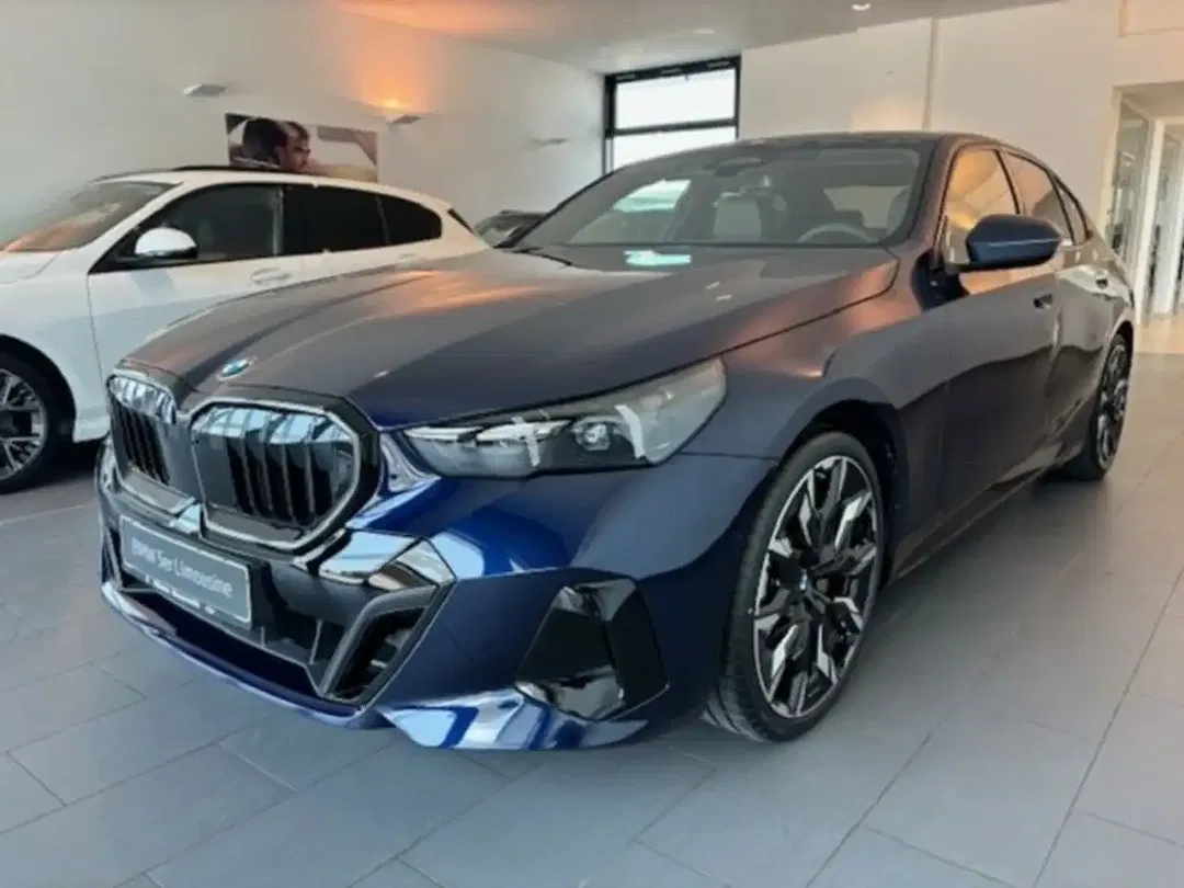BMW 520 - Thumbnail 1