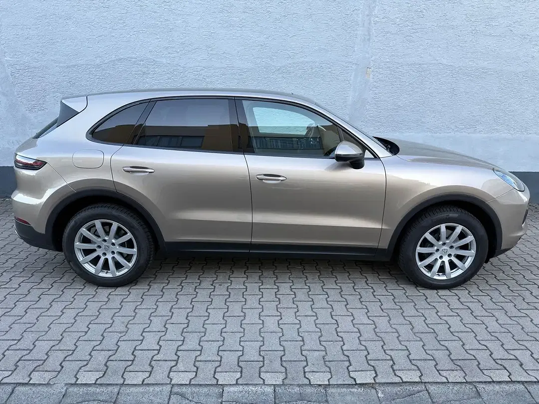 Porsche Cayenne - Thumbnail 2
