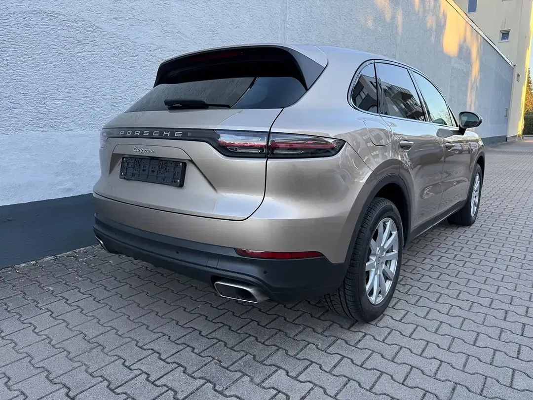Porsche Cayenne - Thumbnail 3