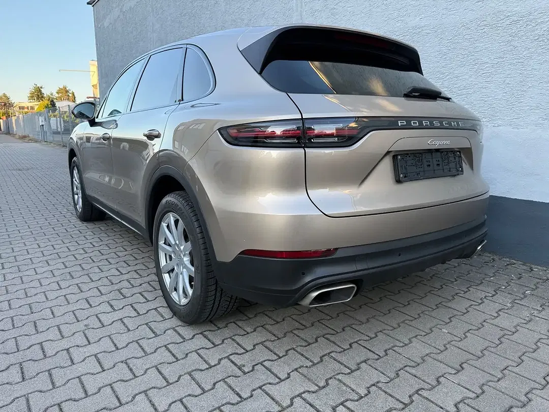 Porsche Cayenne - Thumbnail 6