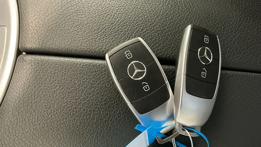 Mercedes-Benz GLC 300 - Thumbnail 14