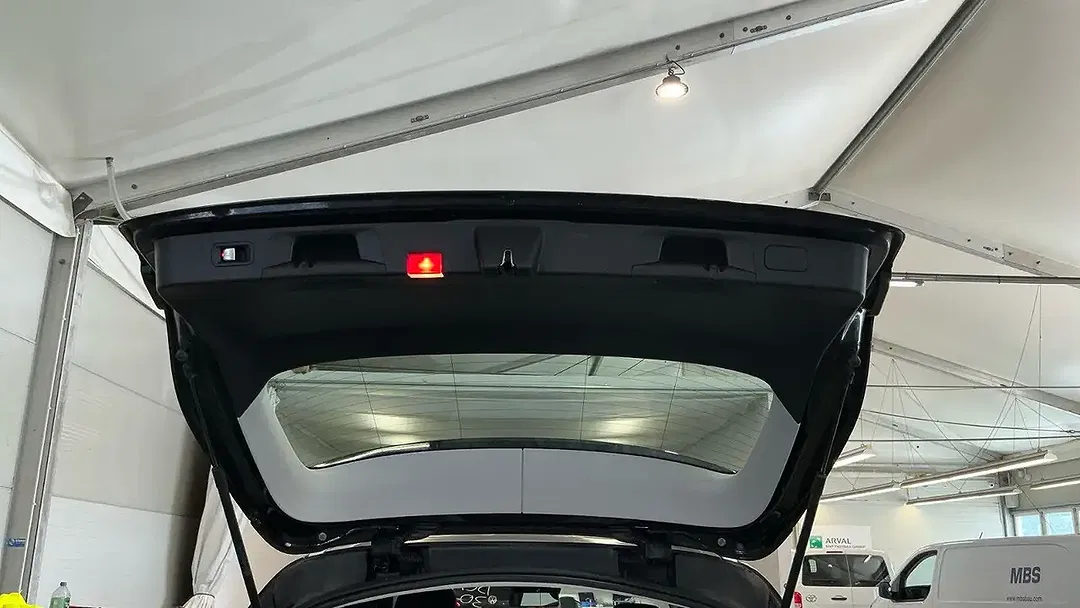 Mercedes-Benz GLC 300 - Thumbnail 19