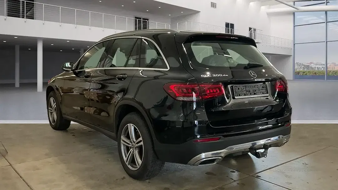 Mercedes-Benz GLC 300 - Thumbnail 3