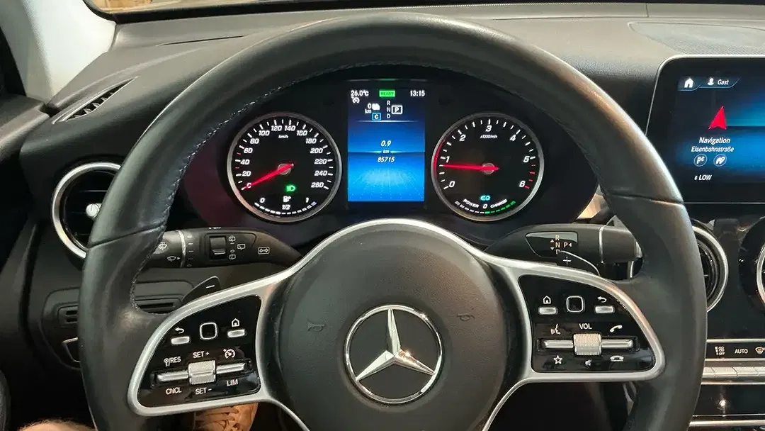 Mercedes-Benz GLC 300 - Thumbnail 6