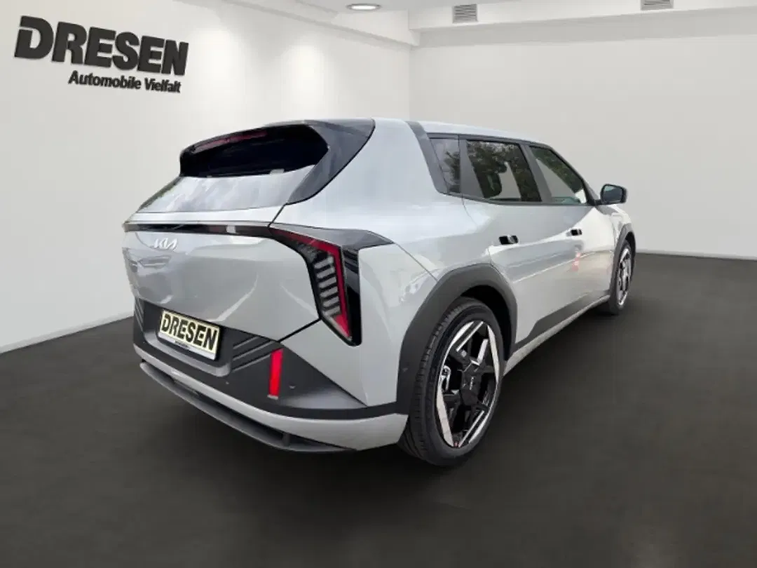 Kia EV4 - Thumbnail 3