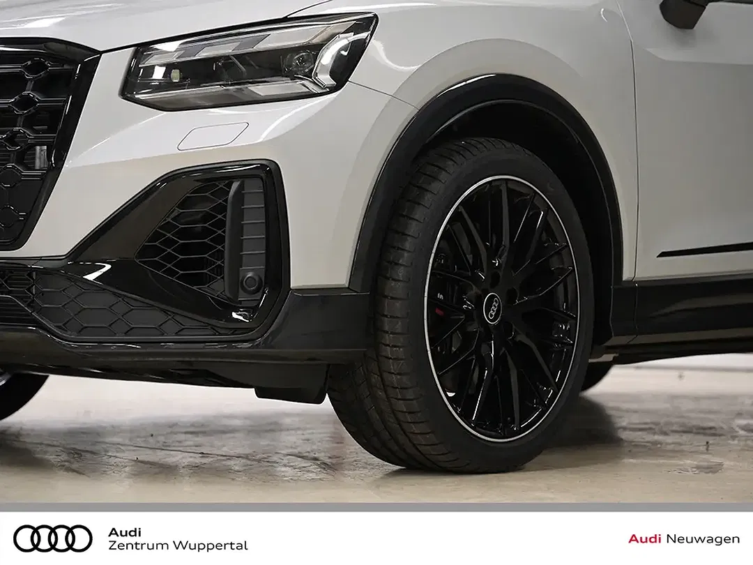 Audi SQ2 - Thumbnail 6