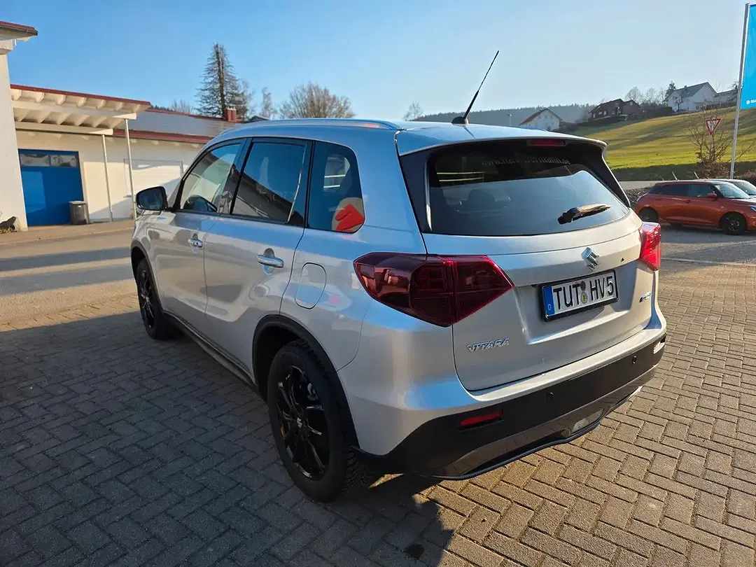 Suzuki Vitara - Thumbnail 3